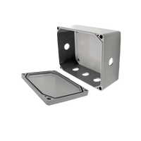 Caja de Unión de Aluminio con 6 salidas de 1" / Orificios 1 Izq - 1 Der - 4 en la parte inferior.