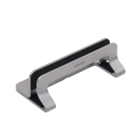 Soporte Vertical para Laptop / Adecuado para escritorio / Anchura Ajustable (12-26mm) / Amplia compatibilidad / Anti-Arañazos / Anti-Deslizante /Ajustable Mediante Tornillos / Color Plata / Aluminio + Silicona