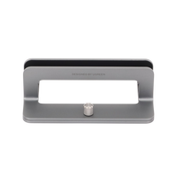 Soporte Vertical para Laptop / Adecuado para escritorio / Anchura Ajustable (12-26mm) / Amplia compatibilidad / Anti-Arañazos / Anti-Deslizante /Ajustable Mediante Tornillos / Color Plata / Aluminio + Silicona