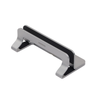Soporte Vertical para Laptop / Adecuado para escritorio / Anchura Ajustable (12-26mm) / Amplia compatibilidad / Anti-Arañazos / Anti-Deslizante /Ajustable Mediante Tornillos / Color Plata / Aluminio + Silicona