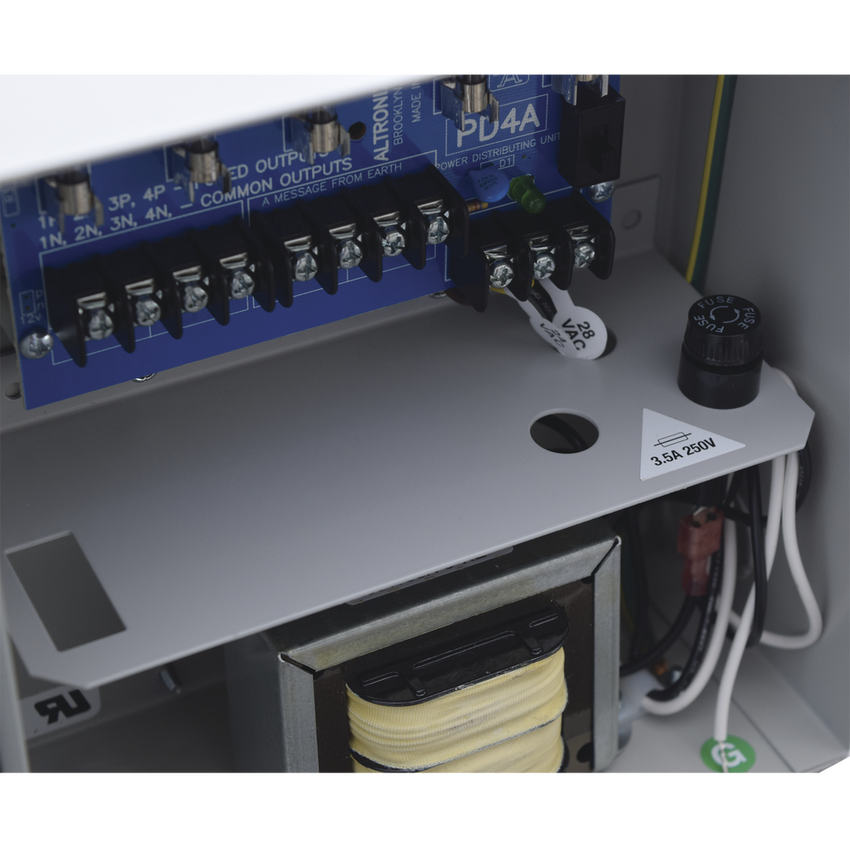 Fuente de poder ALTRONIX de 24 Vca @ 3.5 Amper o 28 Vca @ 3.0 Amper, para 4 cámaras, Con voltaje de entrada de 115 Vca,