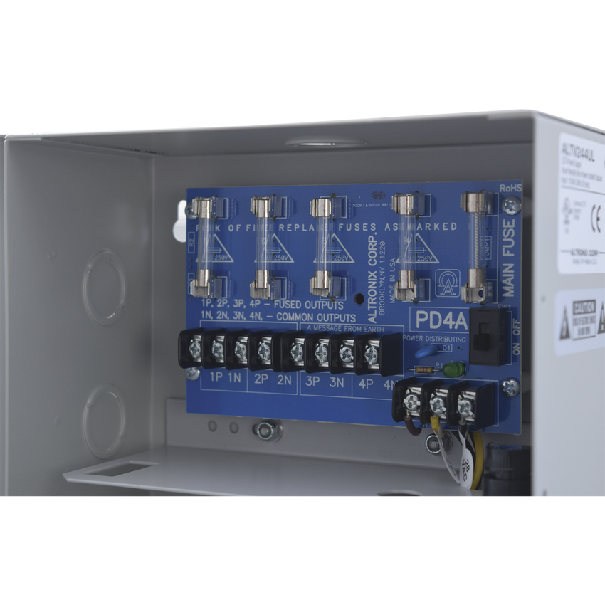 Fuente de poder ALTRONIX de 24 Vca @ 3.5 Amper o 28 Vca @ 3.0 Amper, para 4 cámaras, Con voltaje de entrada de 115 Vca,