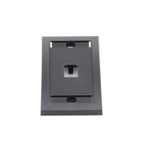 Placa de Pared Vertical Ejecutiva, Salida de 1 Puerto Mini-Com, Con Espacios Para Etiquetas, Color Negro