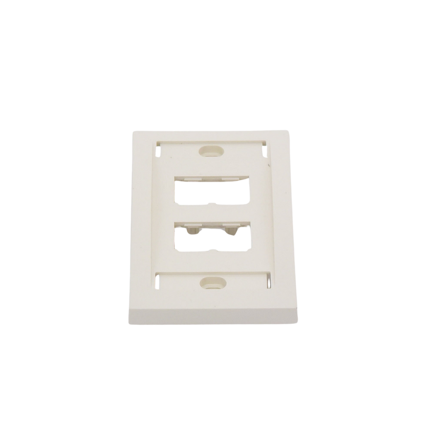 Placa de Pared Vertical Ejecutiva, Salida Para 4 Puertos Mini-Com, Con Espacios Para Etiquetas, Color Blanco Mate
