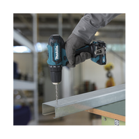 Atornillador broquero cambio rápido 3/8”.  2 baterías 12v de 1.5 amperes y cargador.