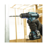 Atornillador broquero cambio rápido 3/8”.  2 baterías 12v de 1.5 amperes y cargador.