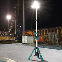 Lampara con Torre para Iluminación Inalambrica con tres Cabezales Multidireccionales , se extiende hasta 2.2 metros, Utiliza batería LXT® Litio�??Ion de 18V.