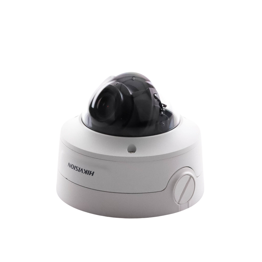 Domo IP 8 Megapixel (4K) / Lente Mot. 2.7 a 13.5 mm / 40 mts IR EXIR / Exterior IP66 / IK10 / DARKFIGHTER / Audio y Alarma I/O / PoE+ / ONVIF / Micro SD / 4 Analíticos: AcuSense, Deteccion Facial, Conteo de Personas por Cruce y Zona