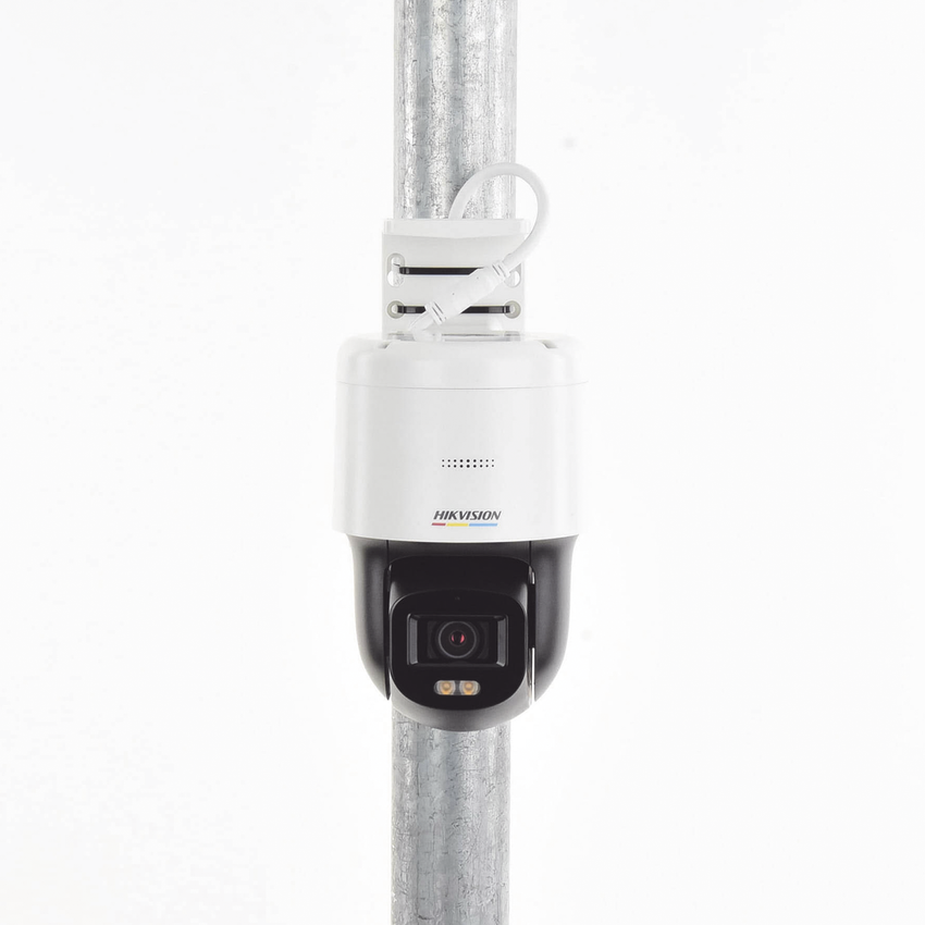 Domo PT IP 4 Megapixel / Lente 4 mm  / Luz Blanca 30 mts / dWDR  / PoE / IP66 / Micrófono y Bocina Interconstruido / Micro SD / Incluye Montaje de Pared y Techo