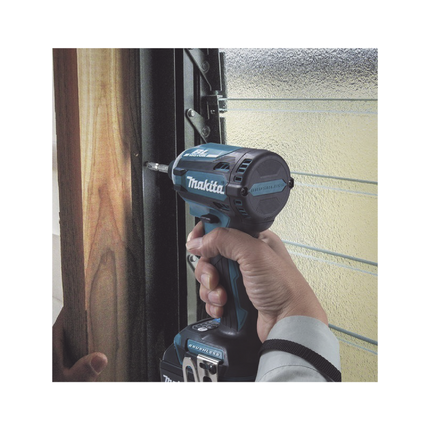 Atornillador de Impacto 18 Vcc, 3,800 RPM, 180N.m. Incluye: estuche MAKPAC, Cargador y 2 Bat. 5Ah