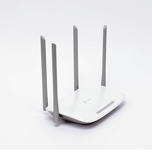 Router Inalámbrico ISP / Doble Banda AC1200 / 4 Antenas Externas / 3 Puertos LAN 10/100/1000 Mbps / 1 Puerto WAN 10/100/1000 Mbps / Compatible con AgiNet Config - AgiNet ACS (herramienta gestión)