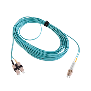 Jumper de Fibra Óptica Multimodo 50/125 XGLO OM3, LC-SC Duplex, OFNR, Color Aqua, 10 Metros