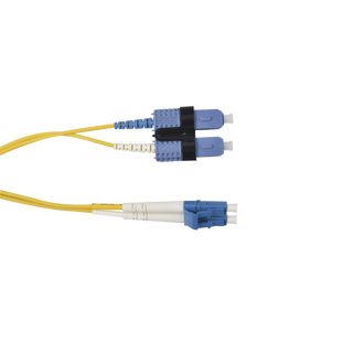 Jumper de Fibra Óptica Monomodo (OS2), XGLO, Riser, LC/UPC-SC/UPC Duplex, OFNR, Color Amarillo, 1 Metro (3.28 Pies)