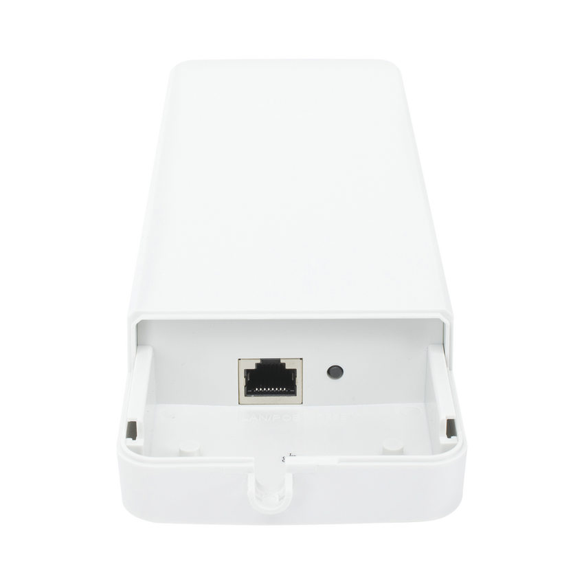 Suscriptor ePMP Force 130 MIMO 2x2 / 28 dBm de potencia / Mejor desempeño en zonas altamente ruidosas / 5150-5970 MHz / Distancia de 3 km en PTMP / Antena integrada de 14 dBi (C050900C505A)