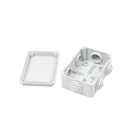 Caja Estanca de PVC Para Derivación y Conexión, 6 Entradas, Tapa Atornillada, 120x80x50 mm (Área interna), Uso Exterior IP55, Material que no Propaga el Fuego y Libre de Hálogenos