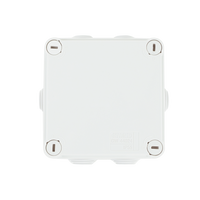 Caja Estanca de PVC Para Derivación y Conexión, 6 Entradas, Tapa con Tornillo de 1/4" de Vuelta, 100x100x50 mm (Área Interna), Uso Exterior IP55, Material que no Propaga el Fuego y Libre de Hálogenos