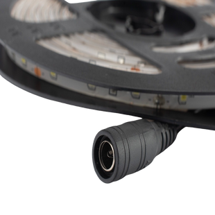 Tira Led de 5 m / Color Blanco / Uso Exterior / Potencia 15 W / 420 lm/ 12 V CD / IP 65.