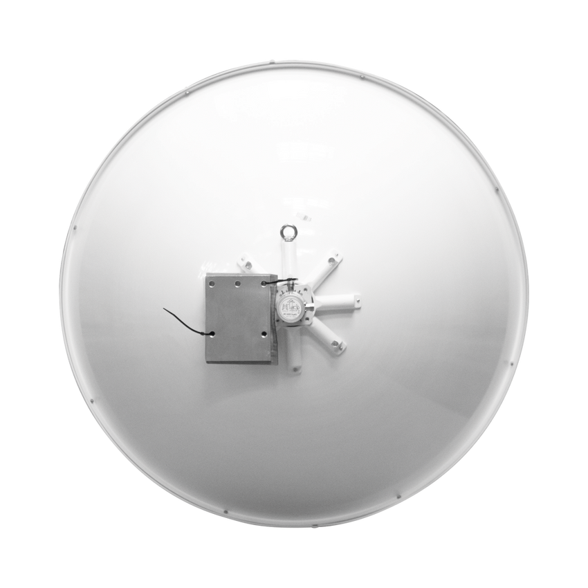 Antena Direccional de Alto Rendimiento/ Parábola profunda para mayor aislamiento al ruido  / 3 ft / 4.9 a 6.1 GHz / Ganancia de 32.1 ± 1 dBi / Soporte de acero inoxidable / polaridad en 90 ° y 45 ° / Incluye montaje.