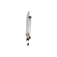 Escalera de Tijera con Punto de Apoyo Anti-caídas de 0.67 m (Nivel de Pie), con Peldaños JUMBO, (SKU 11903).