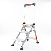 Escalera de Tijera con Punto de Apoyo Anti-caídas de 0.67 m (Nivel de Pie), con Peldaños JUMBO, (SKU 11903).
