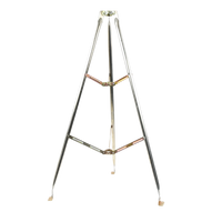 Montaje de tripie para exterior, altura total del tripie 1.52 m. Compatible con mástiles de hasta 3 m de largo 1  1/4 a 2" de diámetro
