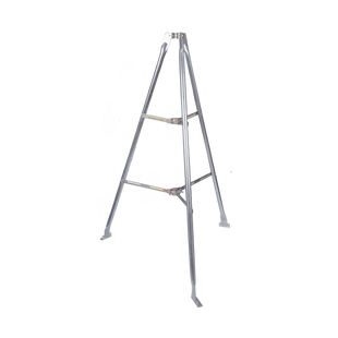 Montaje de tripie para exterior, altura total del tripie 1.52 m. Compatible con mástiles de hasta 3 m de largo 1  1/4 a 2" de diámetro