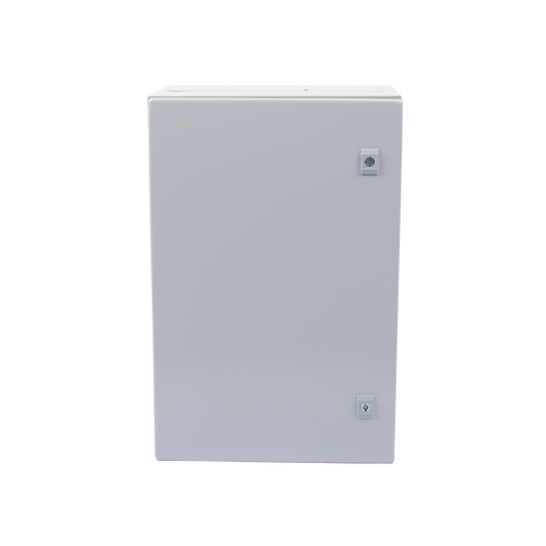 Gabinete de Acero IP66 Uso en Intemperie (400 x 600 x 250 mm) con Placa Trasera Interior Metálica y Compuerta Inferior Atornillable (Incluye Chapa y Llave T).