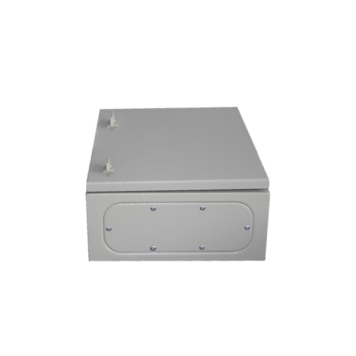 Gabinete de Acero IP66 Uso en Intemperie (500 x 700 x 250 mm) con Placa Trasera Interior Metálica y Compuerta Inferior Atornillable (Incluye Chapa y Llave T).
