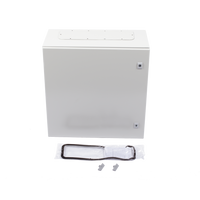 Gabinete de Acero IP66 Uso en Intemperie (600 x 600 x 300 mm) con Placa Trasera Interior Metálica y Compuerta Inferior Atornillable (Incluye Chapa y Llave T).