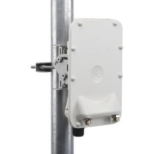 PTP-550  Hasta 1.36 GBps / 4910 - 6200 MHz / 802.11 AC Wave 2  MU-MIMO 4: 4x4 / BackHaul Conectorizado (C050055H014A)