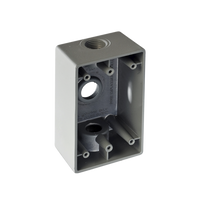 Caja Condulet FS de 1" (25.4 mm ) con tres bocas una arriba y una atrás a prueba de intemperie.