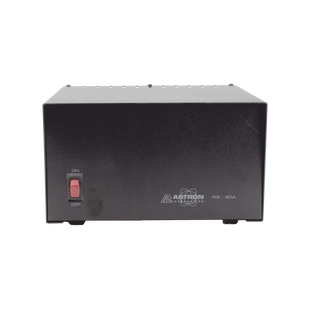 Fuente de Poder Lineal / 13.8 Vcc 20 A / Regulaci�n Electr�nica / Protecci�n Sobrecarga / Disipador T�rmico / Radios 50W
