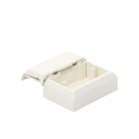 Caja Superficial Con Bisagras de Instalación a Presión, Para Canaletas T45, Material PVC Rígido, Color Blanco Mate