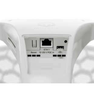 CPE para exteriores de largo alcance con Wi-Fi 6, ideal para enlaces punto a punto, disponible en una versión de 27 dBi (XL).