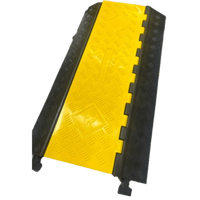 Protector de Cable de 3 Canales / Base de Goma y Tapa de Plástico / Tamaño del Canal 56x55MM / Capacidad de Carga 6.1 Toneladas / Longitud 90 cm / Ancho del Contorno 50 cm / Altura 7.5 cm / Color Amarillo-Negro / Material Hule