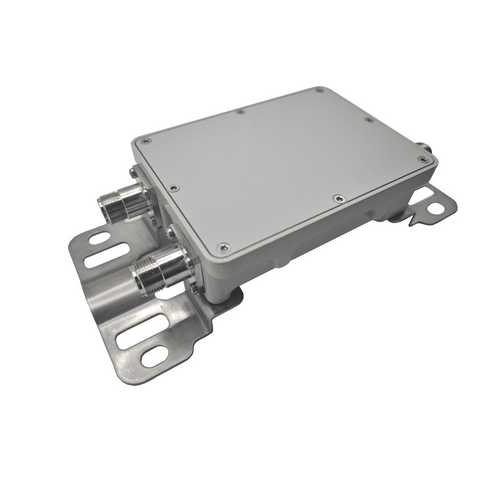Combinador de Bandas de Dos Vías EP-COMB-2B / Rango de Frecuencia 698-960 MHz y 1710-2700 MHz / Bajo PIM / Alta Rechazo Fuera de Banda / Potencia Continua 300 W / Pico 800 W / Conectores N Hembra / IP40