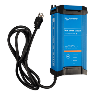 Blue Smart IP22 12/15(1) / Cargador de Baterías 12V, 15A / Para Ambientes Marinos y Terrestres. /  Bancos de 100 a 200 Ah