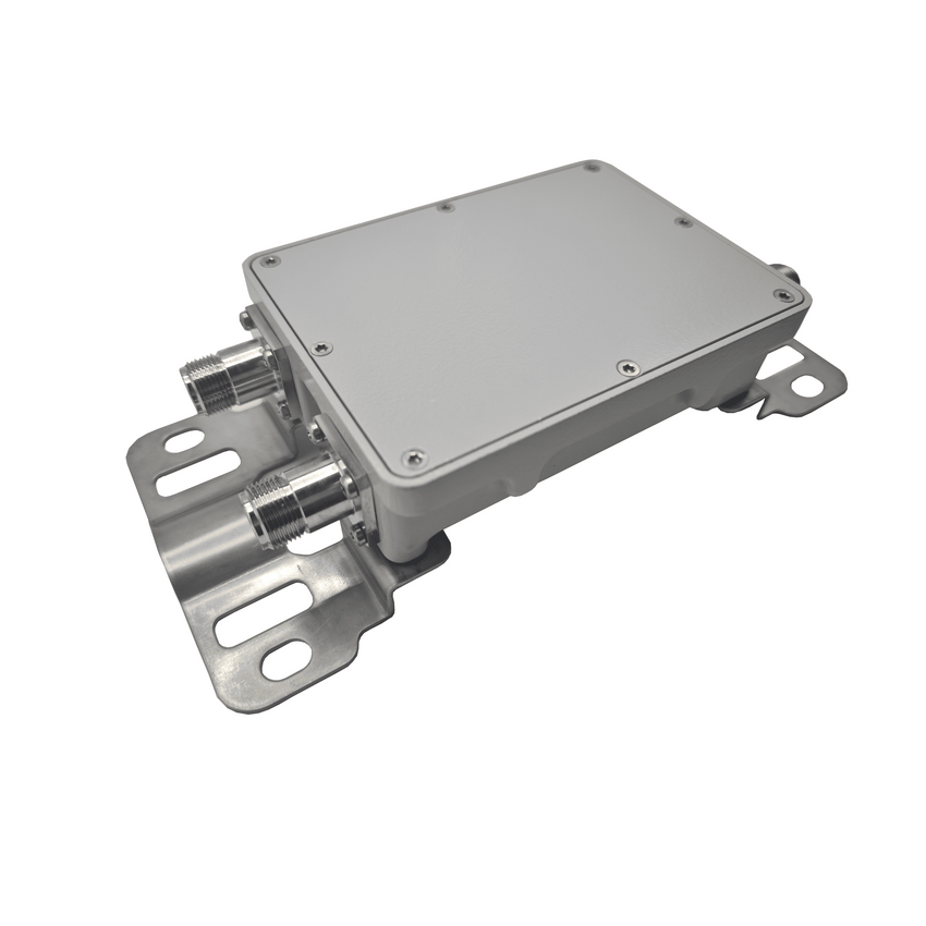 Combinador de Bandas de Dos Vías EP-COMB-2B / Rango de Frecuencia 698-960 MHz y 1710-2700 MHz / Bajo PIM / Alta Rechazo Fuera de Banda / Potencia Continua 300 W / Pico 800 W / Conectores N Hembra / IP40