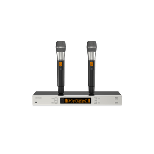 Sistema de Micrófono Inalámbrico UHF / 2 Canales / Micrófono de Mano / Frecuencia 821-942 MHz / Distancia 100 m / Salida Balanceada y No Balanceada / Sincronización Infrarroja / Recepción True Diversity